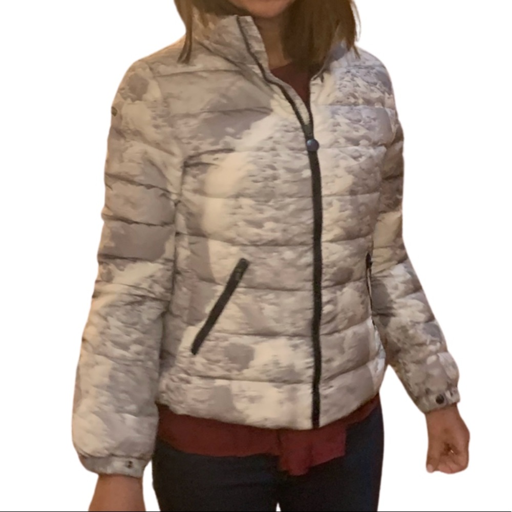 MONCLER PUFFER SIZE XS WITH DETACHABLE HOOD